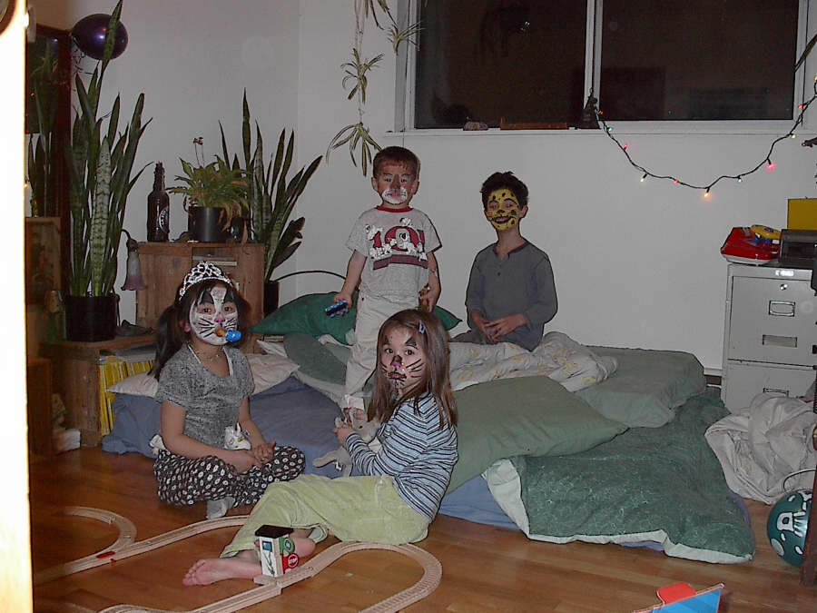 Image des enfants qui jouent